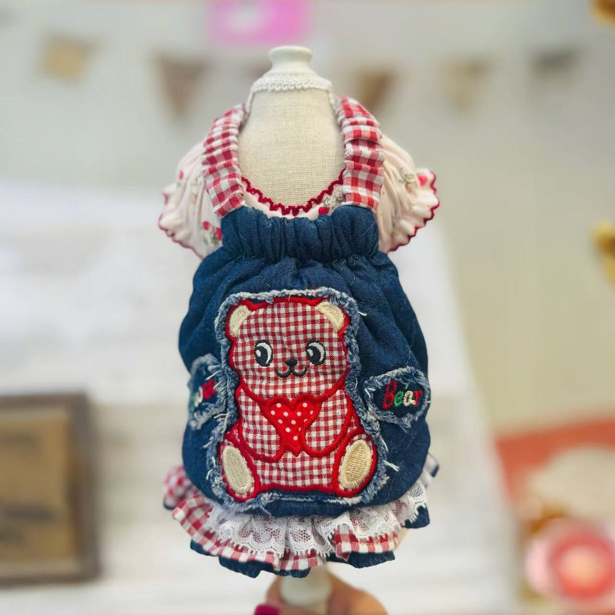 TaniWina スイートベア フリルデニムサスペンダースカート – 秋のわんちゃん用お洋服