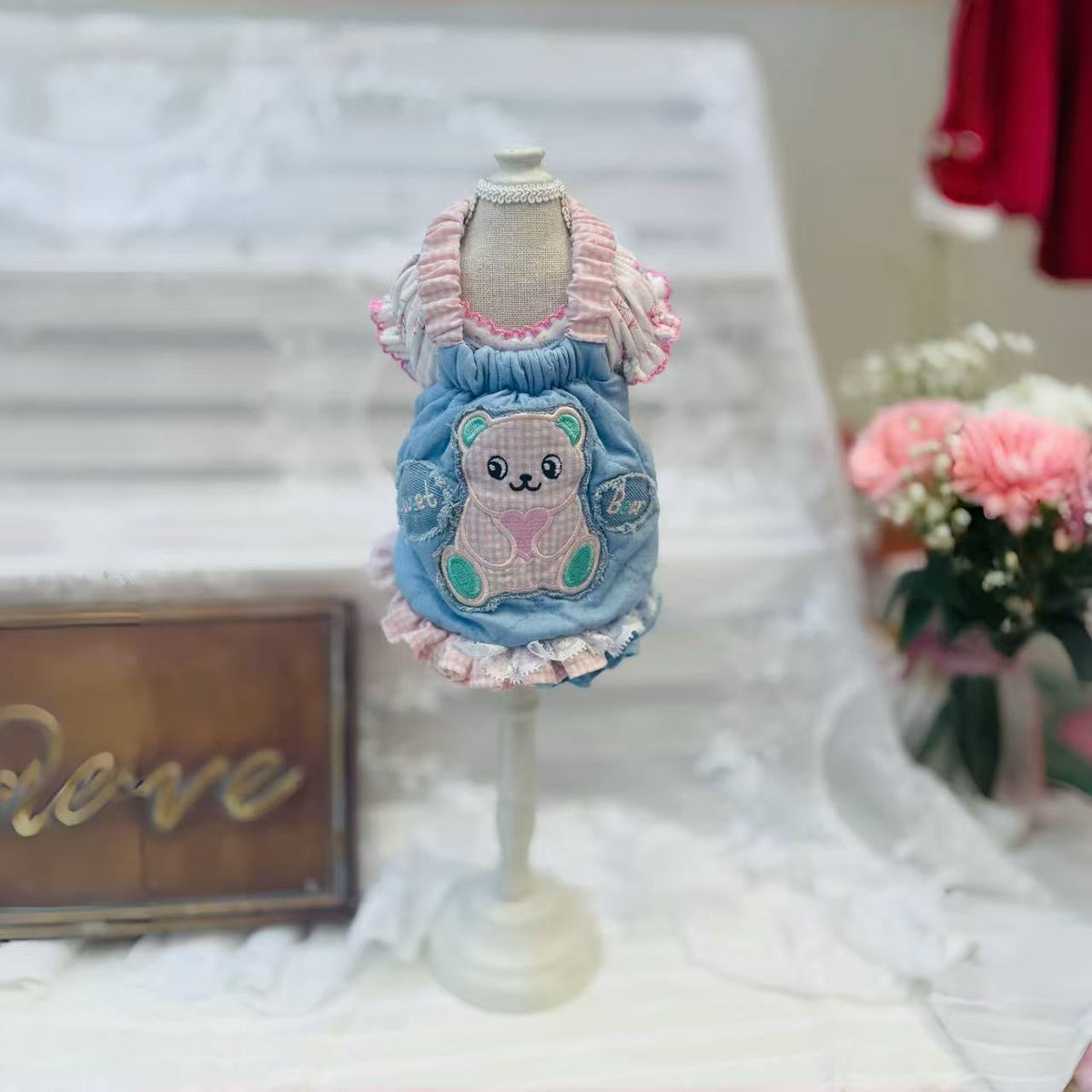 TaniWina スイートベア フリルデニムサスペンダースカート – 秋のわんちゃん用お洋服