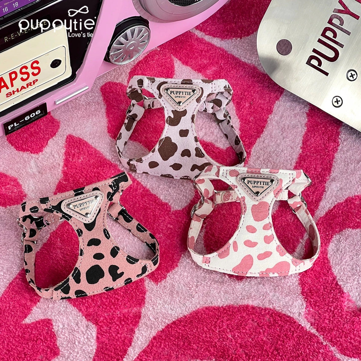 Puppytie【小型犬・猫用】牛柄ハーネス＆リードセット｜甘かわデザインでお散歩をもっと楽しく｜Cow-Pattern Dog & Cat Harness with Leash | Cute Small Pet Harness