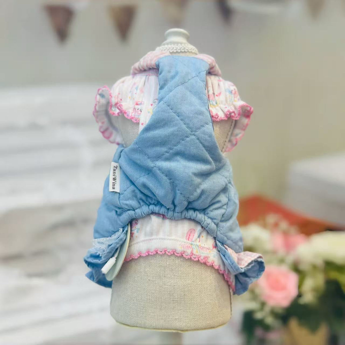 TaniWina スイートベア フリルデニムサスペンダースカート – 秋のわんちゃん用お洋服