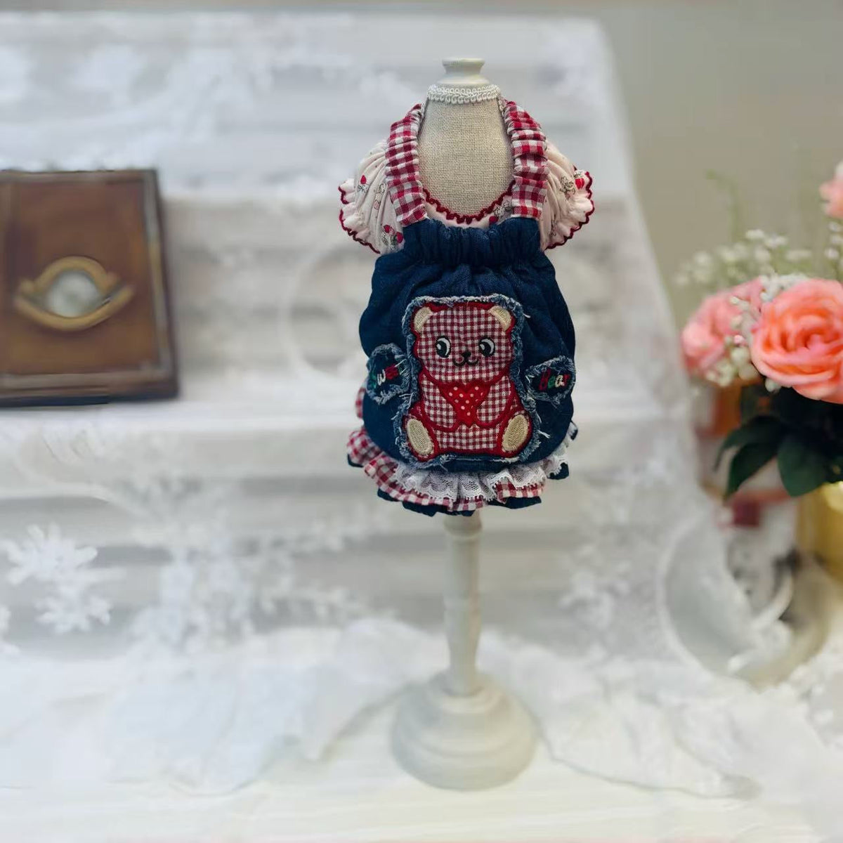 TaniWina スイートベア フリルデニムサスペンダースカート – 秋のわんちゃん用お洋服